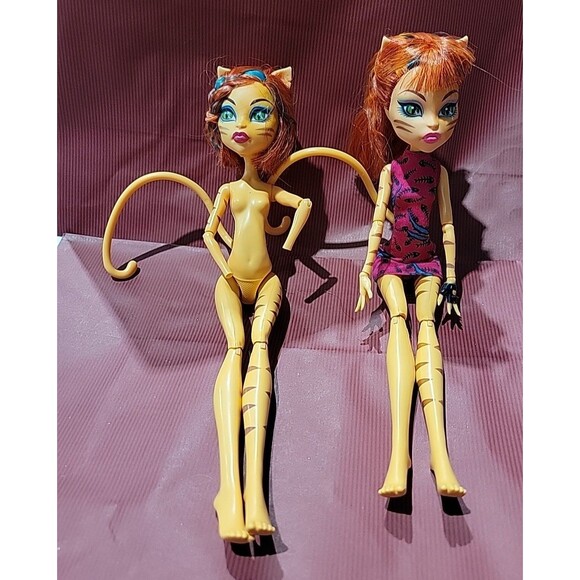 Monster High Toralei Stripe  Freaky Field Trip Doll lot of 2 TLC  As-Is - Picture 1 of 11